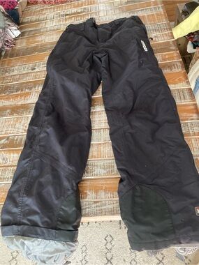 Women’s size 10 SPYDER ski/snowboard pants